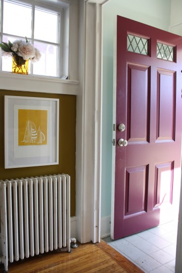 Pops of color in the entryway. The blue was pretty, but I was ready for a change.