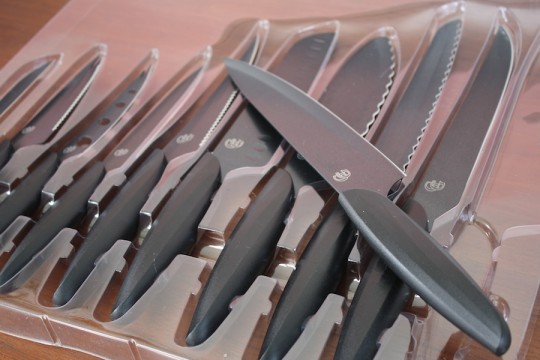 Fab(ulous) black non-stick knives. That's right. Fab(ulous) black non-stick knives. That's right.