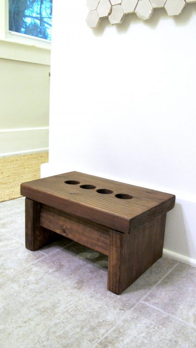 Updated step stool, looking all chocolatey in the bathroom. Updated step stool, looking all chocolatey in the bathroom.