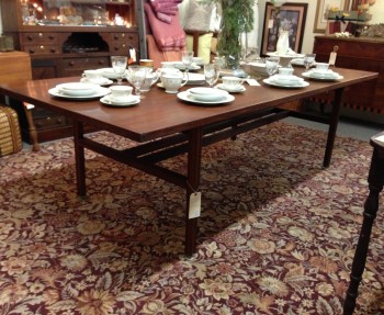 Ah hah, I spy a beautiful mid-century mahogany table beneath that china.